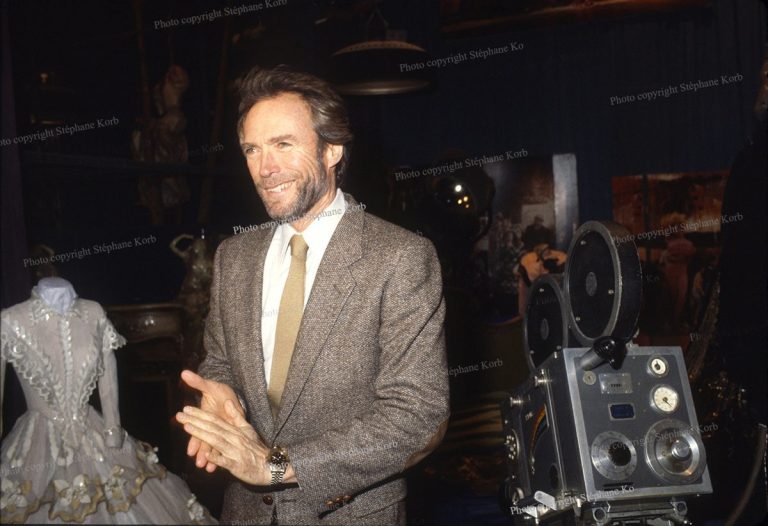 Clint Eastwood et une antique camera de prise de vue